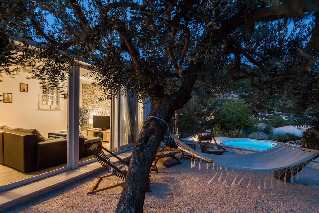 Holiday Home Zlatni San - Private Heated Pool بول الغرفة الصورة