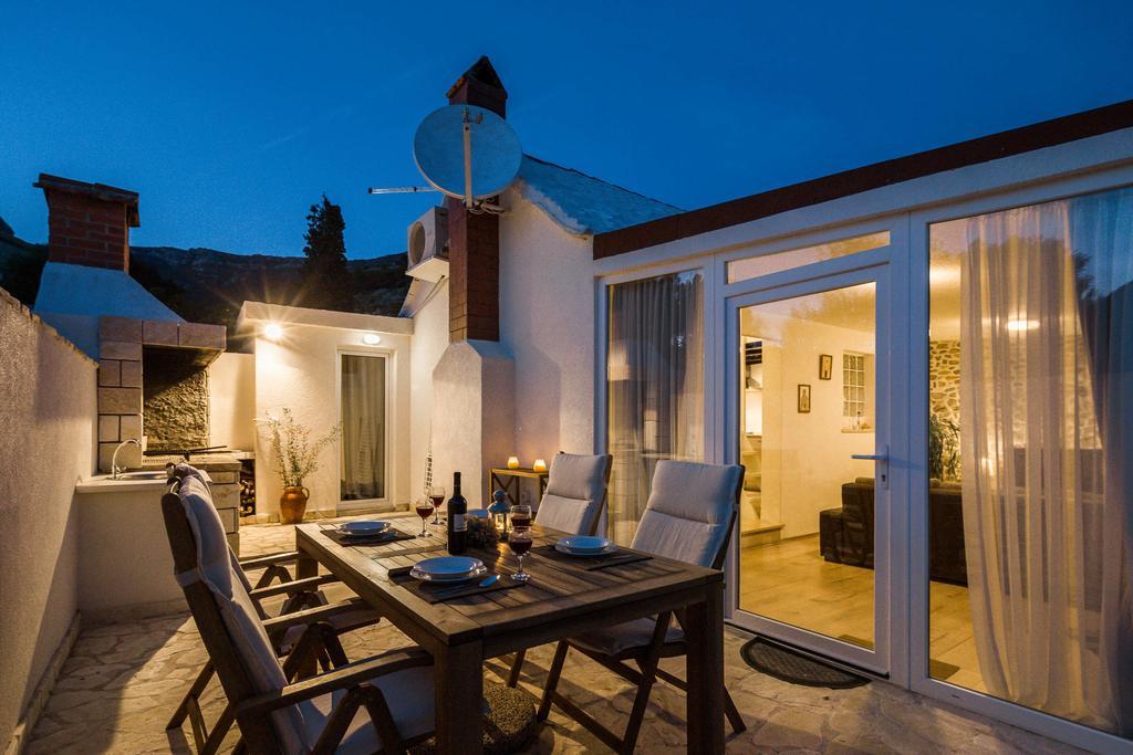 Holiday Home Zlatni San - Private Heated Pool بول الغرفة الصورة