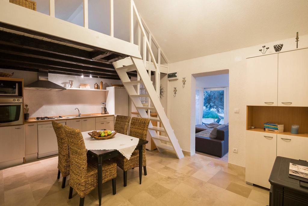 Holiday Home Zlatni San - Private Heated Pool بول الغرفة الصورة