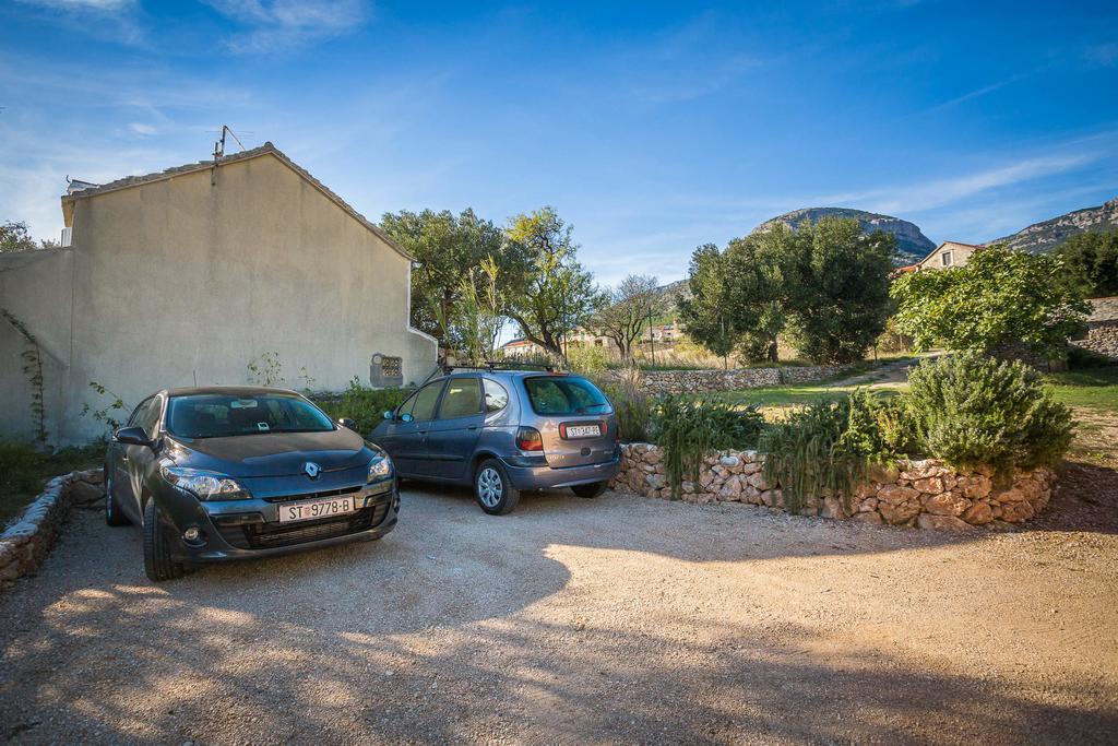 Holiday Home Zlatni San - Private Heated Pool بول الغرفة الصورة