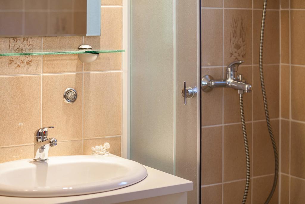 Holiday Home Zlatni San - Private Heated Pool بول الغرفة الصورة
