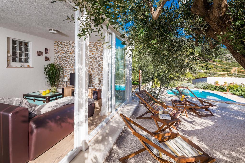 Holiday Home Zlatni San - Private Heated Pool بول الغرفة الصورة
