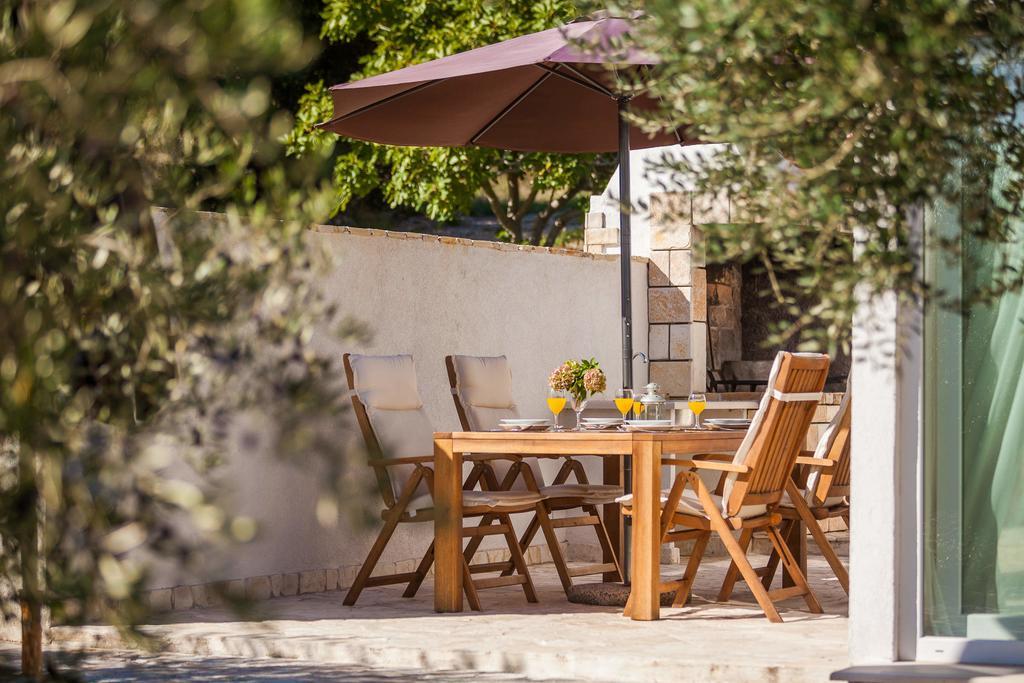 Holiday Home Zlatni San - Private Heated Pool بول الغرفة الصورة
