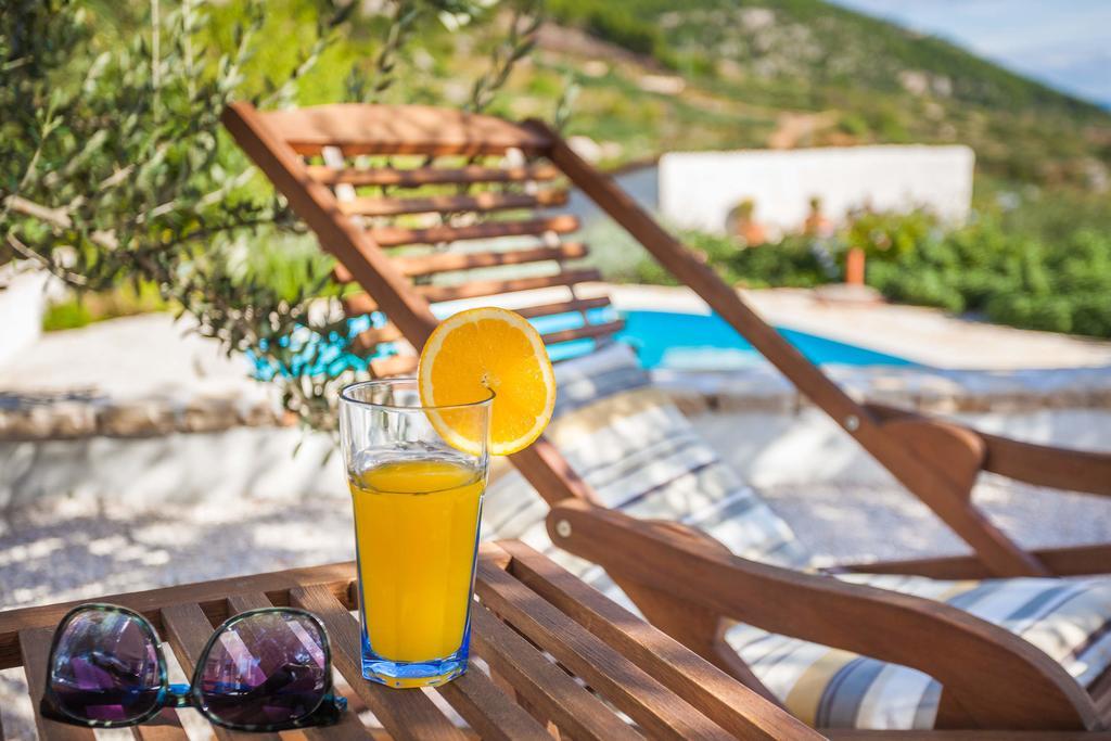 Holiday Home Zlatni San - Private Heated Pool بول الغرفة الصورة