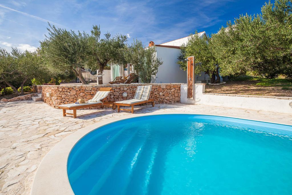 Holiday Home Zlatni San - Private Heated Pool بول الغرفة الصورة
