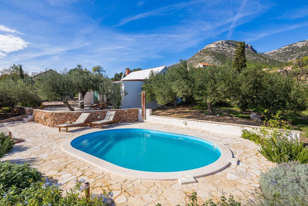 Holiday Home Zlatni San - Private Heated Pool بول الغرفة الصورة