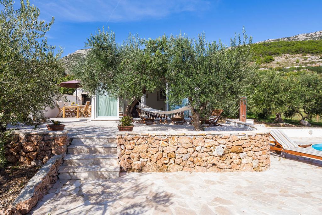 Holiday Home Zlatni San - Private Heated Pool بول الغرفة الصورة