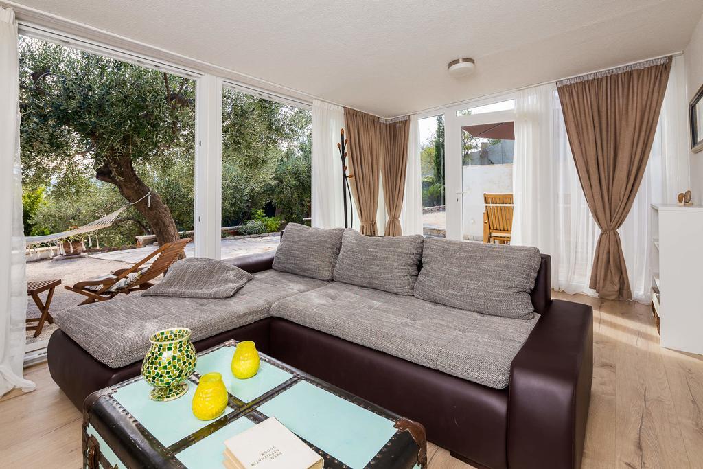 Holiday Home Zlatni San - Private Heated Pool بول الغرفة الصورة