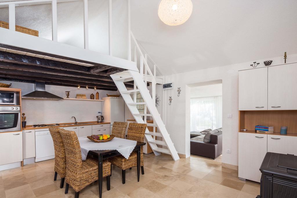 Holiday Home Zlatni San - Private Heated Pool بول الغرفة الصورة