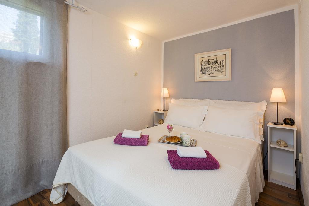 Holiday Home Zlatni San - Private Heated Pool بول الغرفة الصورة